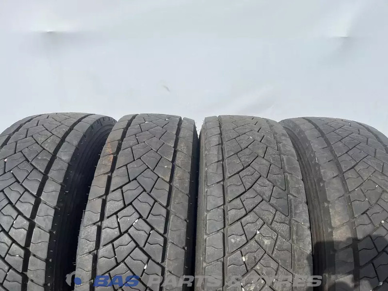 Goodyear Goodyear 285/70R19.5 KMAX D 146/144 M+S 3PMSF gebruikte set - Ban untuk Truk: gambar 2 Goodyear Goodyear 285/70R19.5 KMAX D 146/144 M+S 3PMSF gebruikte set - Ban untuk Truk: gambar 2