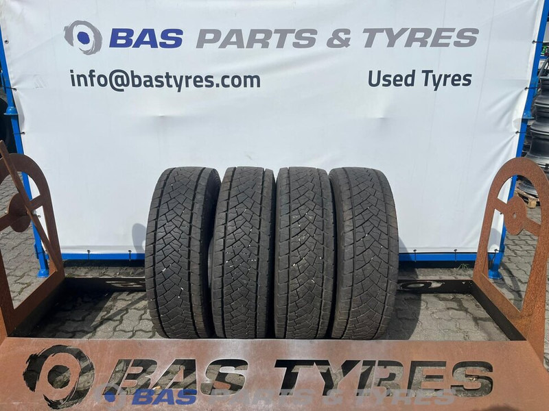 Goodyear Goodyear 285/70R19.5 KMAX D 146/144 M+S 3PMSF gebruikte set - Ban untuk Truk: gambar 1 Goodyear Goodyear 285/70R19.5 KMAX D 146/144 M+S 3PMSF gebruikte set - Ban untuk Truk: gambar 1