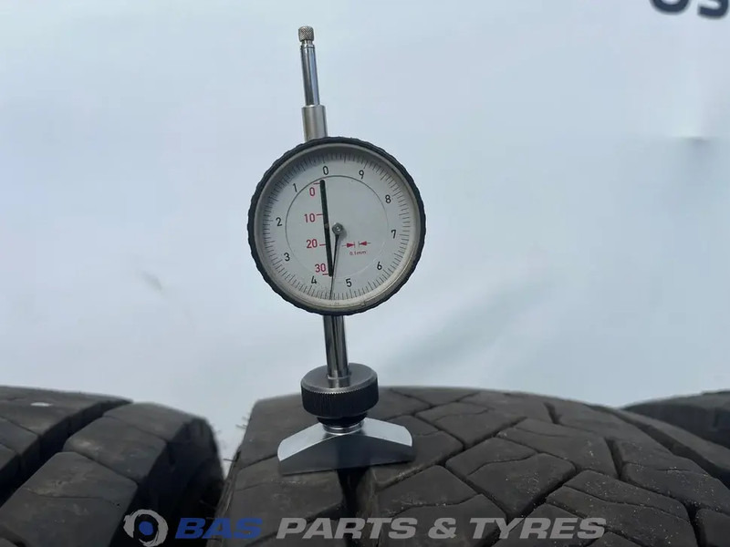 Goodyear Goodyear 285/70R19.5 KMAX D 146/144 M+S 3PMSF gebruikte set - Ban untuk Truk: gambar 3 Goodyear Goodyear 285/70R19.5 KMAX D 146/144 M+S 3PMSF gebruikte set - Ban untuk Truk: gambar 3