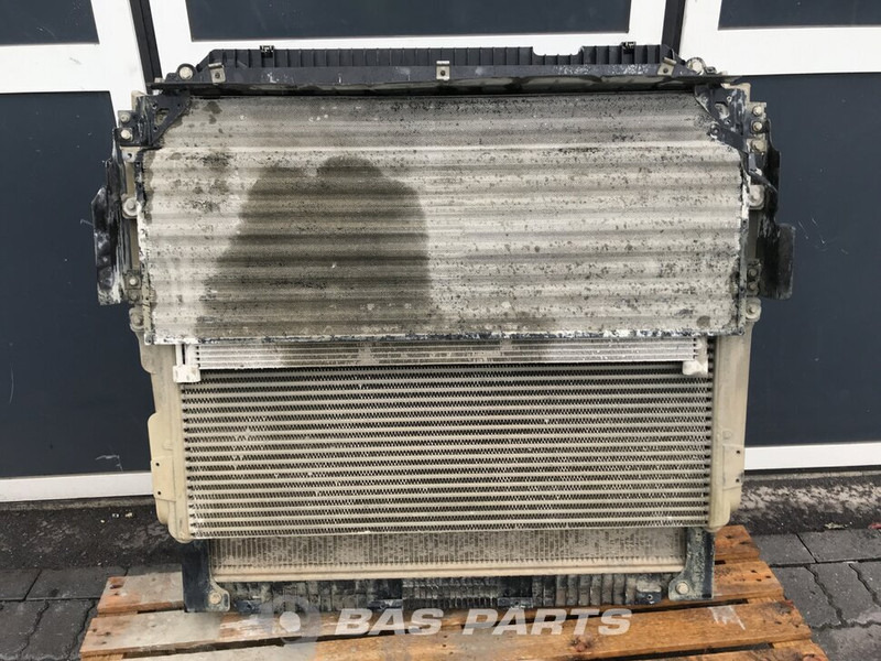 Mercedes-Benz Antos MP4 - Radiator untuk Truk: gambar 2 Mercedes-Benz Antos MP4 - Radiator untuk Truk: gambar 2