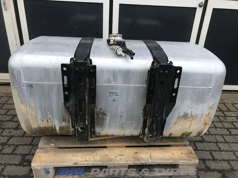 Mercedes-Benz Brandstoftank Mercedes 570 Liter A 960 475 27 03 - Tangki bahan bakar untuk Truk: gambar 3 Mercedes-Benz Brandstoftank Mercedes 570 Liter A 960 475 27 03 - Tangki bahan bakar untuk Truk: gambar 3