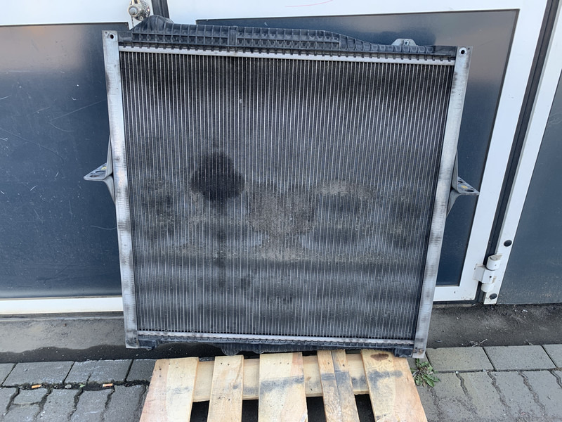 Renault - Radiator untuk Truk: gambar 1 Renault - Radiator untuk Truk: gambar 1