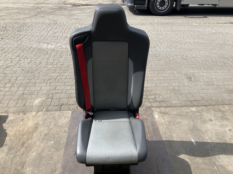 Renault T-Serie - Tempat duduk untuk Truk: gambar 1 Renault T-Serie - Tempat duduk untuk Truk: gambar 1