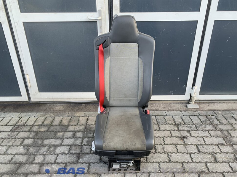 Renault T-Serie Bijrijdersstoel Renault 7421615420 - Tempat duduk untuk Truk: gambar 1 Renault T-Serie Bijrijdersstoel Renault 7421615420 - Tempat duduk untuk Truk: gambar 1