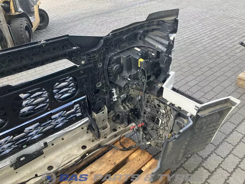 Renault T-Serie Evolution Bumper Renault 7423645386 - Bumper untuk Truk: gambar 4 Renault T-Serie Evolution Bumper Renault 7423645386 - Bumper untuk Truk: gambar 4