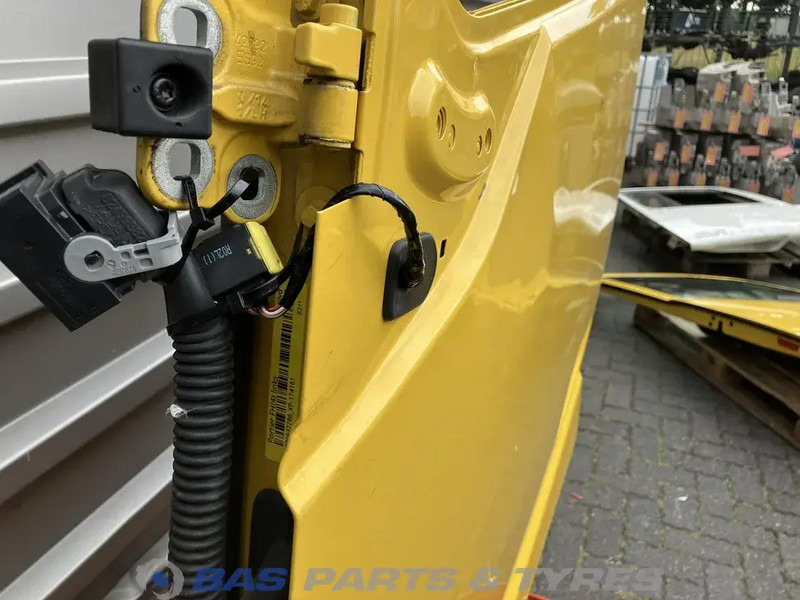 Volvo FH4B - Pintu dan bagian untuk Truk: gambar 3 Volvo FH4B - Pintu dan bagian untuk Truk: gambar 3