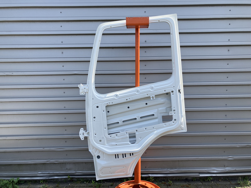Volvo FM4 - Pintu dan bagian untuk Truk: gambar 2 Volvo FM4 - Pintu dan bagian untuk Truk: gambar 2
