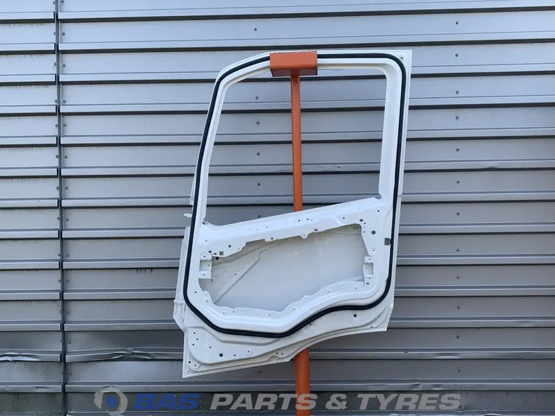 Volvo FM5 - Pintu dan bagian untuk Truk: gambar 2 Volvo FM5 - Pintu dan bagian untuk Truk: gambar 2