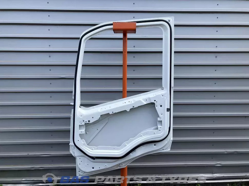 Volvo FM5 - Pintu dan bagian untuk Truk: gambar 2 Volvo FM5 - Pintu dan bagian untuk Truk: gambar 2
