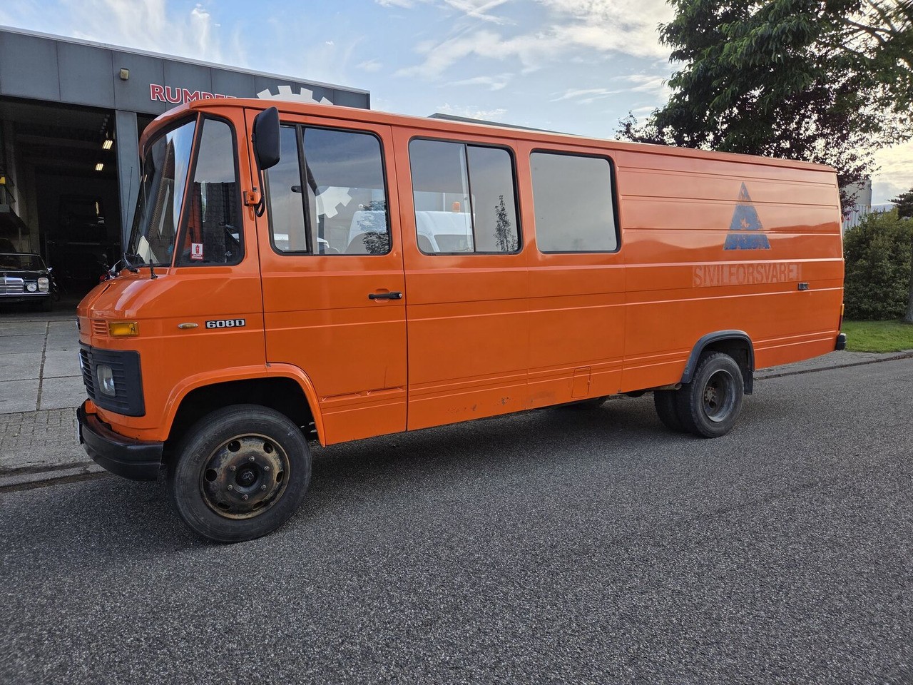 Mercedes-Benz L 608 D dubbel cabine (26700 km) goederen en personen bestelwagen - Van penumpang: gambar 1 Mercedes-Benz L 608 D dubbel cabine (26700 km) goederen en personen bestelwagen - Van penumpang: gambar 1
