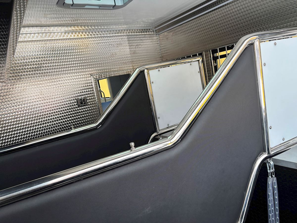 DAF Lehel horsebox 210 LF - Truk pengangkut kuda: gambar 4 DAF Lehel horsebox 210 LF - Truk pengangkut kuda: gambar 4