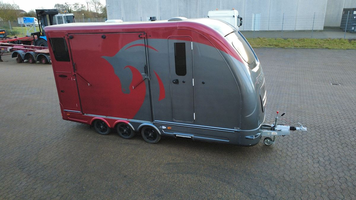 Equi-Trek Star-Treka - Trailer pengangkut kuda: gambar 4 Equi-Trek Star-Treka - Trailer pengangkut kuda: gambar 4