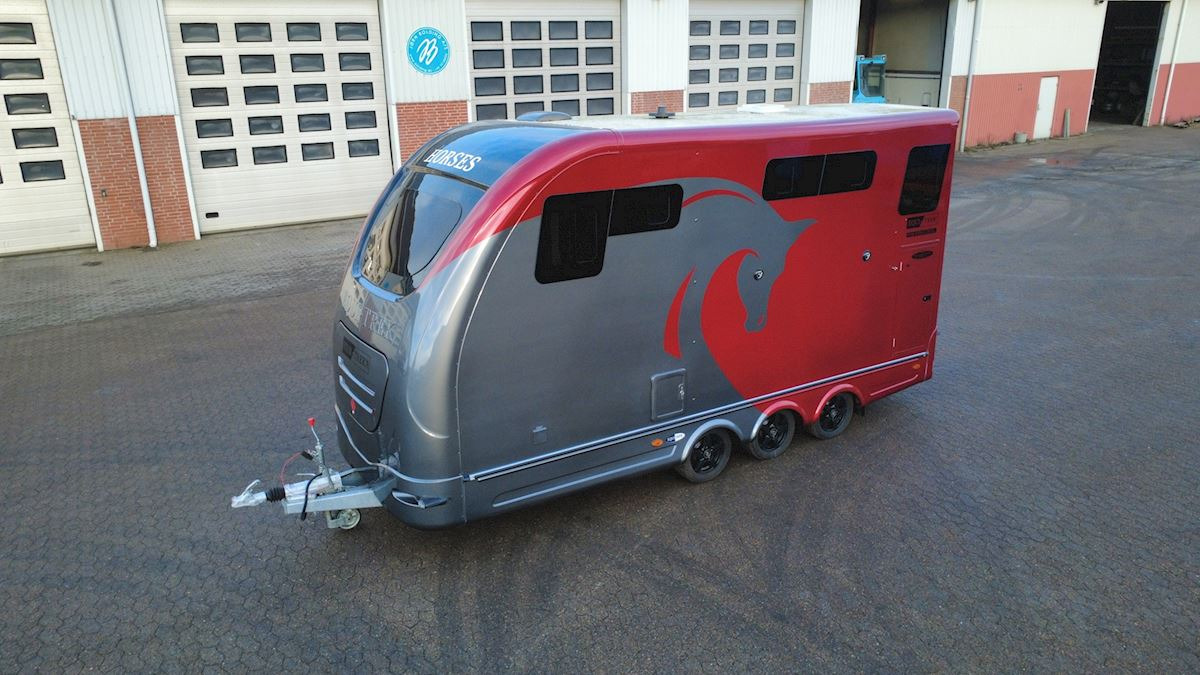 Equi-Trek Star-Treka - Trailer pengangkut kuda: gambar 1 Equi-Trek Star-Treka - Trailer pengangkut kuda: gambar 1