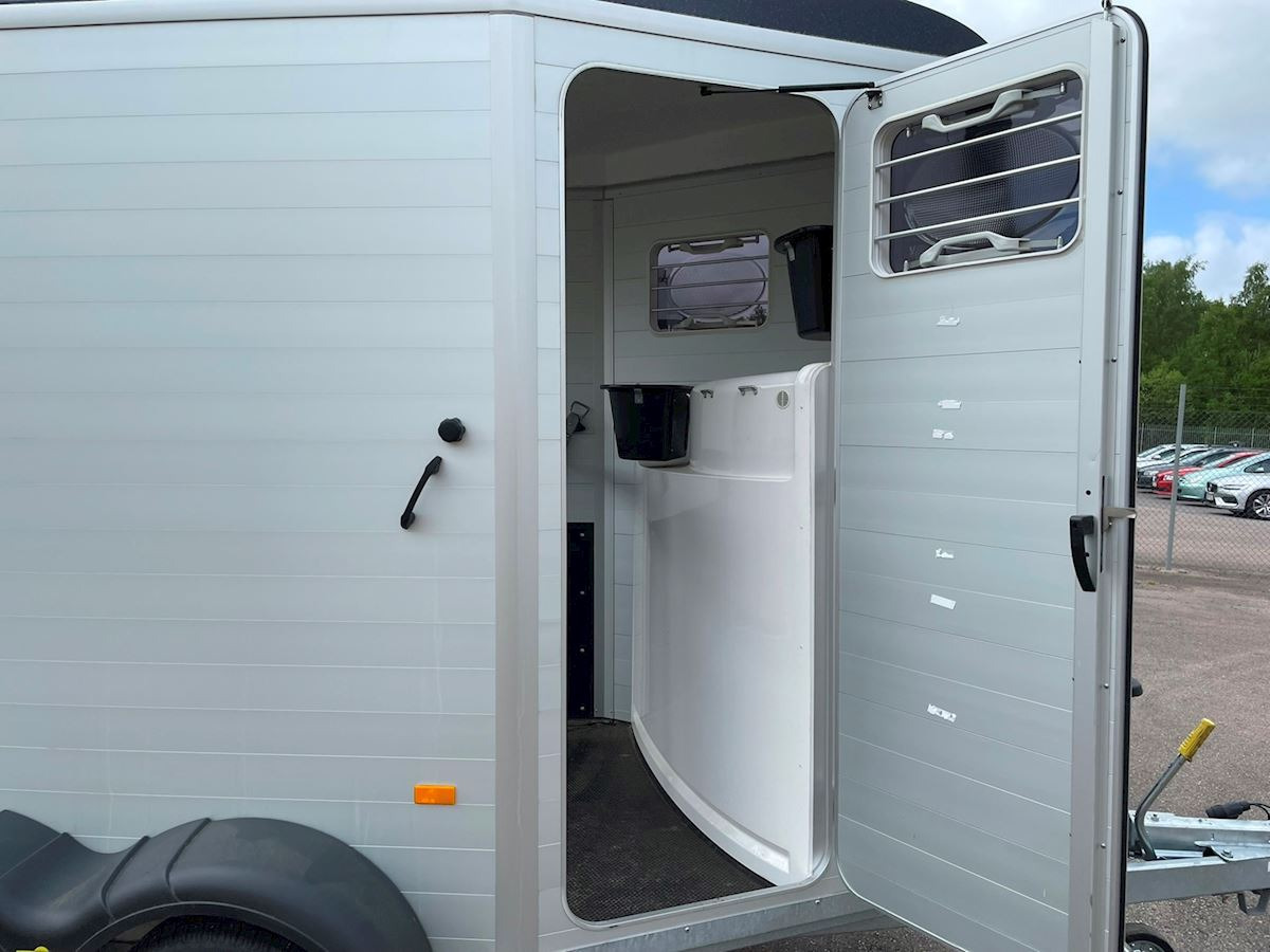 Humbaur Notos Alu - Trailer pengangkut kuda: gambar 5 Humbaur Notos Alu - Trailer pengangkut kuda: gambar 5