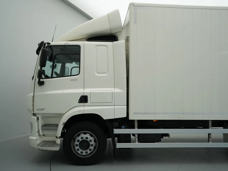 DAF CF 300 FA Sleeping Cab, New APK, Full Tank, New Tacho, 2t Laadklep - Truk box: gambar 2 DAF CF 300 FA Sleeping Cab, New APK, Full Tank, New Tacho, 2t Laadklep - Truk box: gambar 2