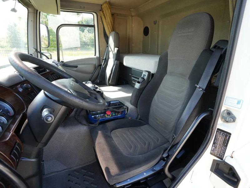 Truk derek DAF CF 85 FAN Kraanwagen met bak, 47 t. HMF kraan: gambar 17