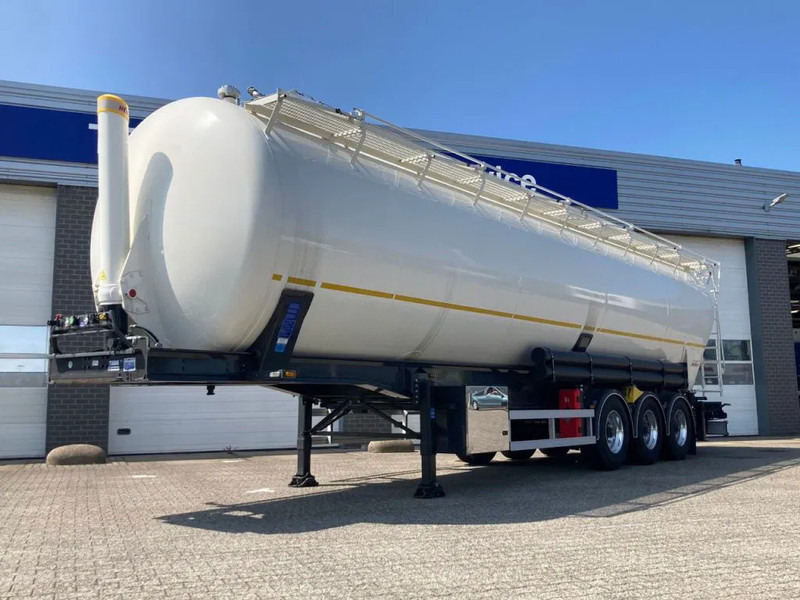 Kässbohrer SSK 50 / 5 - 10 / 24 - 50m3 kiep silo met 1x liftas en Alcoa Dura Bright velgen - Semi-trailer tangki: gambar 3 Kässbohrer SSK 50 / 5 - 10 / 24 - 50m3 kiep silo met 1x liftas en Alcoa Dura Bright velgen - Semi-trailer tangki: gambar 3