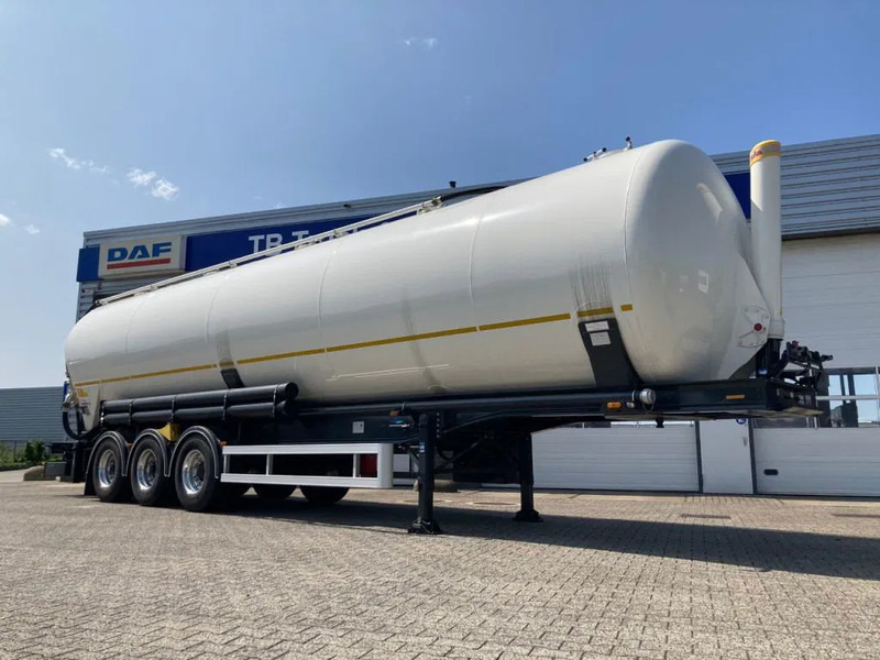 Kässbohrer SSK 50 / 5 - 10 / 24 - 50m3 kiep silo met 1x liftas en Alcoa Dura Bright velgen - Semi-trailer tangki: gambar 4 Kässbohrer SSK 50 / 5 - 10 / 24 - 50m3 kiep silo met 1x liftas en Alcoa Dura Bright velgen - Semi-trailer tangki: gambar 4