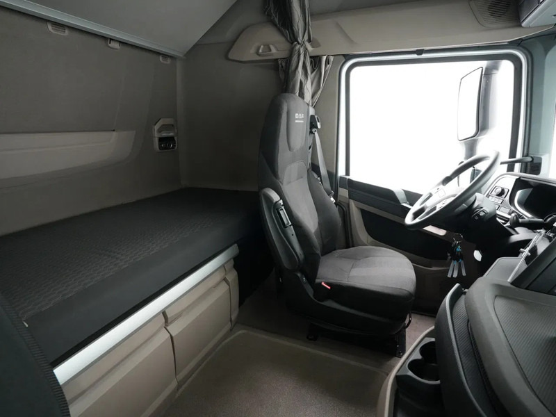 Interior photo 2: Tractor head DAF XG 480 FT 4x2, 2x Tanks