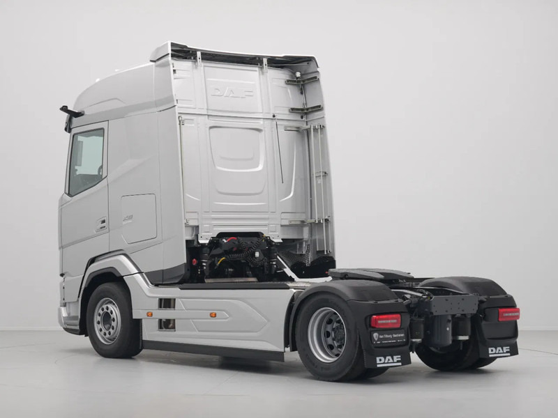 DAF XG 480 FT DVS LEATHER PTO-PREP B3-ALARM SILVER METALLIC (J5320MESI) VECTO 2 - Tractor head: gambar 4 DAF XG 480 FT DVS LEATHER PTO-PREP B3-ALARM SILVER METALLIC (J5320MESI) VECTO 2 - Tractor head: gambar 4