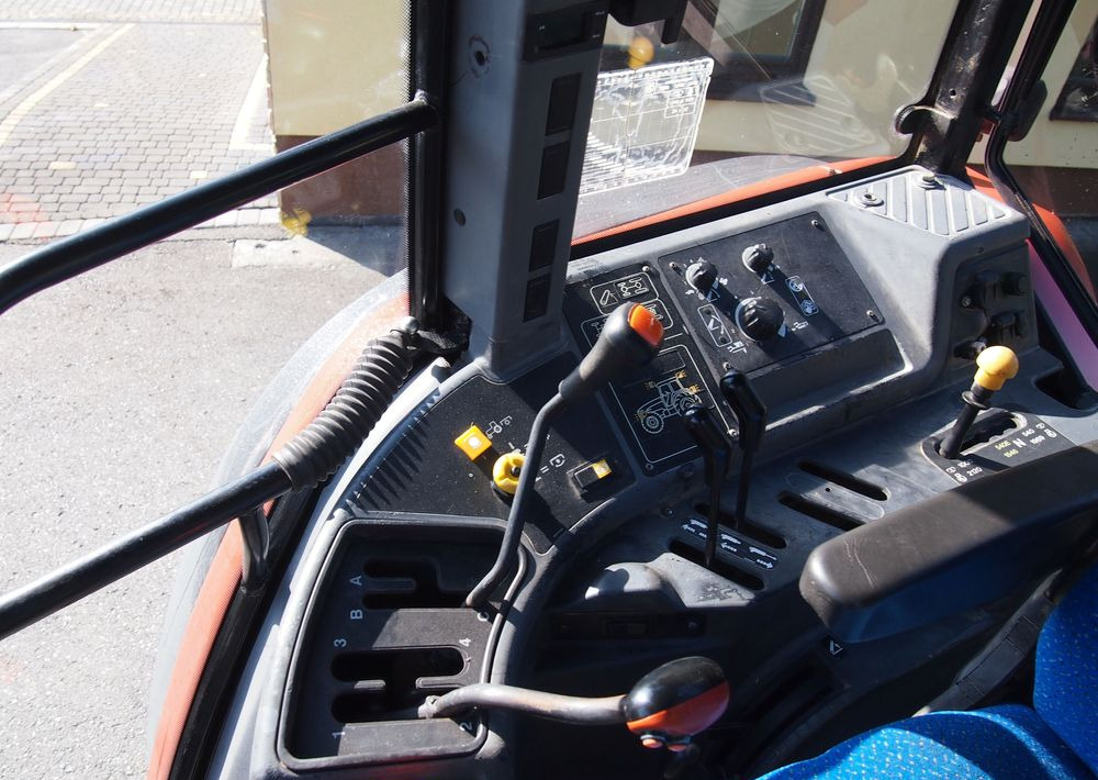 Traktor Ciągnik New Holland NH M 135 1998 NEW HOLLAND TM M135: gambar 12