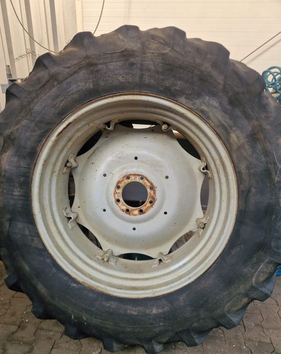 Części do Ciągnika Massey Ferguson MF 3000, 6000 Koła tylne 18,4R38 do ciągnika MF - Roda untuk Peralatan pertanian: gambar 1 Części do Ciągnika Massey Ferguson MF 3000, 6000 Koła tylne 18,4R38 do ciągnika MF - Roda untuk Peralatan pertanian: gambar 1