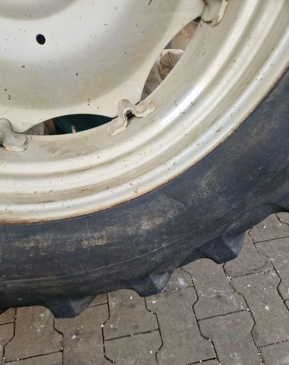 Części do Ciągnika Massey Ferguson MF 3000, 6000 Koła tylne 18,4R38 do ciągnika MF - Roda untuk Peralatan pertanian: gambar 2 Części do Ciągnika Massey Ferguson MF 3000, 6000 Koła tylne 18,4R38 do ciągnika MF - Roda untuk Peralatan pertanian: gambar 2