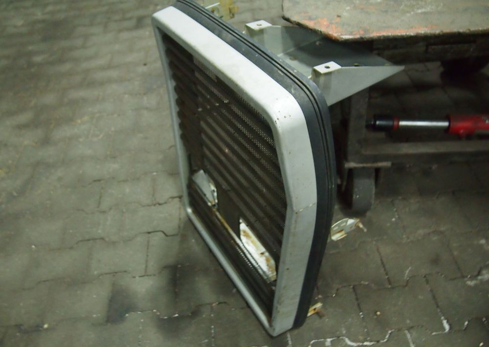 Części do Ciągnika Massey Ferguson MF 3000, 6000 Przedni grill maskę do Massey Ferguson serii 3000, 3100.
z lampami - Panggangan untuk Peralatan pertanian: gambar 2 Części do Ciągnika Massey Ferguson MF 3000, 6000 Przedni grill maskę do Massey Ferguson serii 3000, 3100.
z lampami - Panggangan untuk Peralatan pertanian: gambar 2