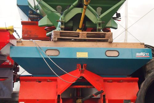 Rozsiewacz nawozów Sulky DPXGL 18-24m Rozsiewacz nawozów Sulky - Penyebar pupuk: gambar 1 Rozsiewacz nawozów Sulky DPXGL 18-24m Rozsiewacz nawozów Sulky - Penyebar pupuk: gambar 1