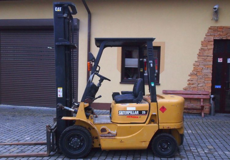 Wózek widłowy Catepillar DP25K 2002 DUPLEX - Forklift diesel: gambar 1 Wózek widłowy Catepillar DP25K 2002 DUPLEX - Forklift diesel: gambar 1