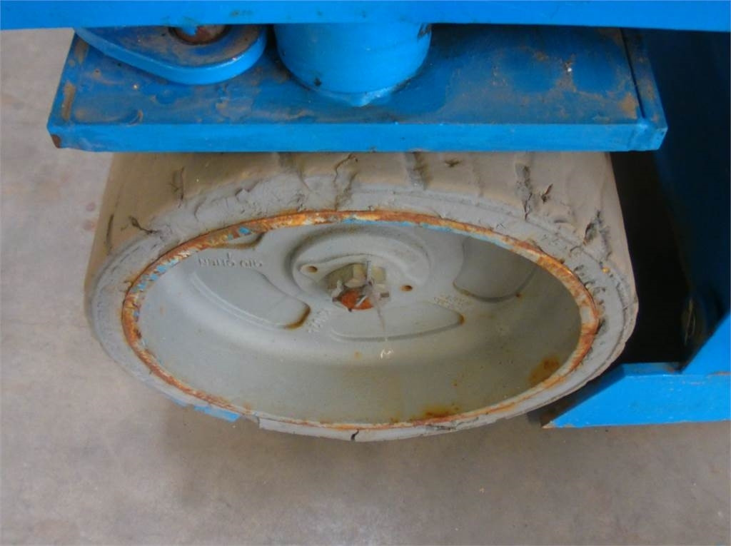 Scissor lifts Genie GS3246: gambar 13 Scissor lifts Genie GS3246: gambar 13