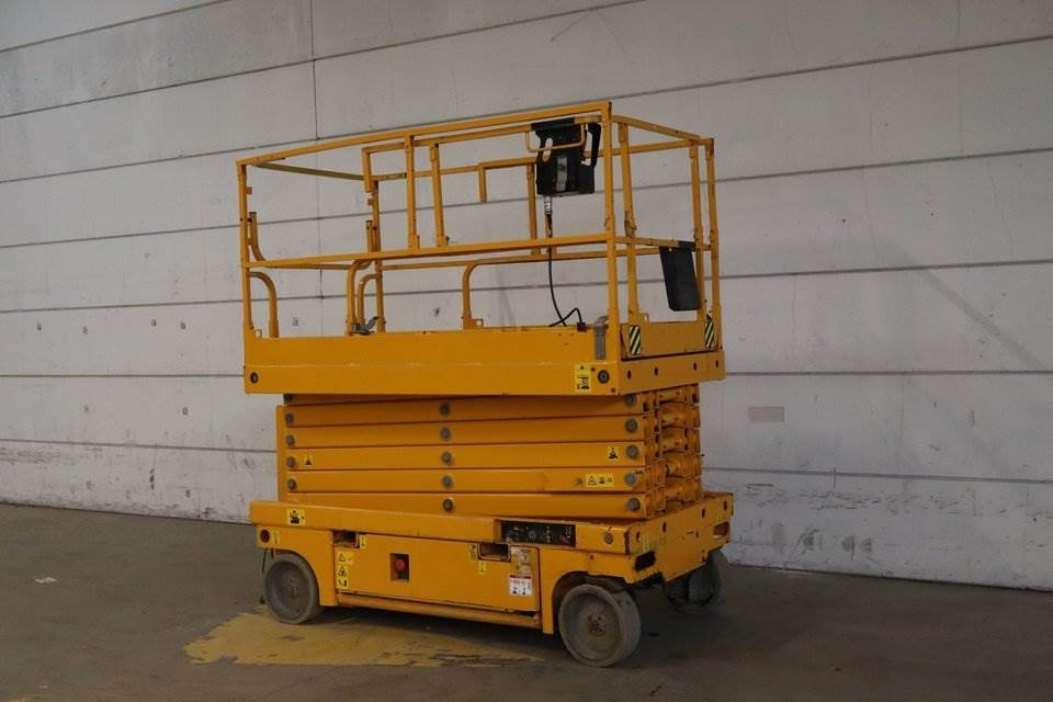 Haulotte Compact 14 - Scissor lifts: gambar 2 Haulotte Compact 14 - Scissor lifts: gambar 2
