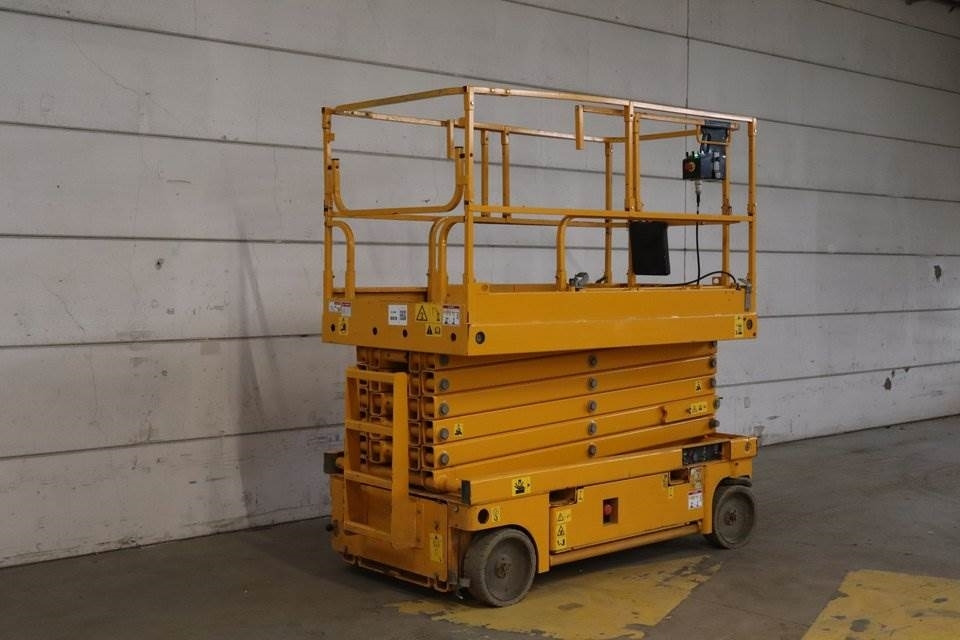 Haulotte Compact 14 - Scissor lifts: gambar 3 Haulotte Compact 14 - Scissor lifts: gambar 3