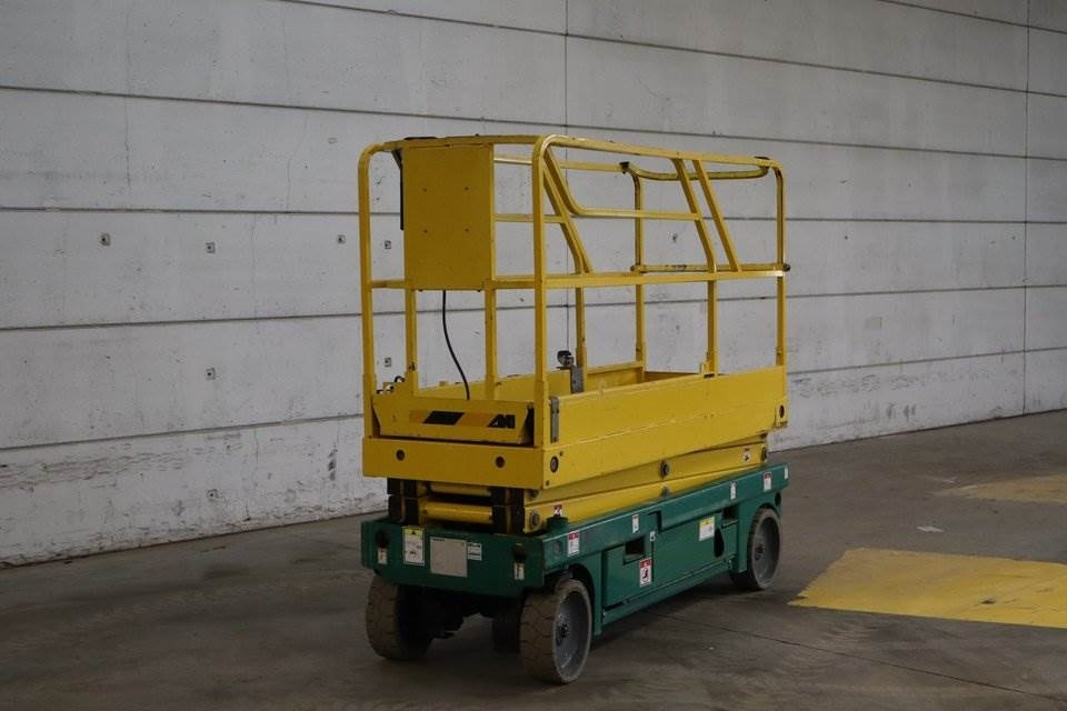 Haulotte Compact 8 - Scissor lifts: gambar 4 Haulotte Compact 8 - Scissor lifts: gambar 4