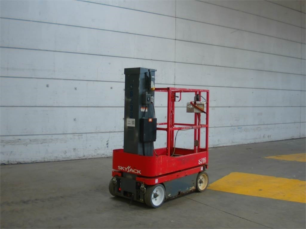 SkyJack SJ16 - Lift tiang vertikal: gambar 3 SkyJack SJ16 - Lift tiang vertikal: gambar 3