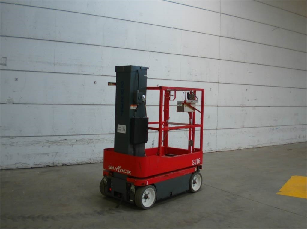 SkyJack SJ16 - Lift tiang vertikal: gambar 4 SkyJack SJ16 - Lift tiang vertikal: gambar 4