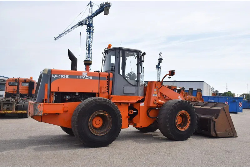 Hitachi LX 210E- stock id 59 - Wheel loader: gambar 5 Hitachi LX 210E- stock id 59 - Wheel loader: gambar 5