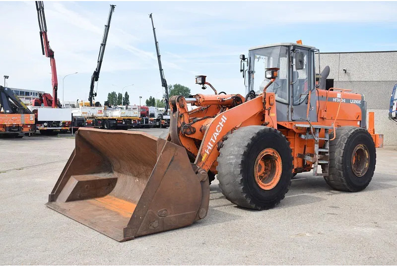 Hitachi LX 210E- stock id 59 - Wheel loader: gambar 2 Hitachi LX 210E- stock id 59 - Wheel loader: gambar 2