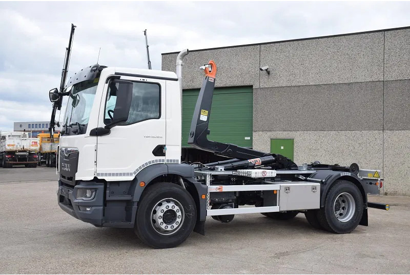MAN TGM 18.320 - Hook lift: gambar 3 MAN TGM 18.320 - Hook lift: gambar 3