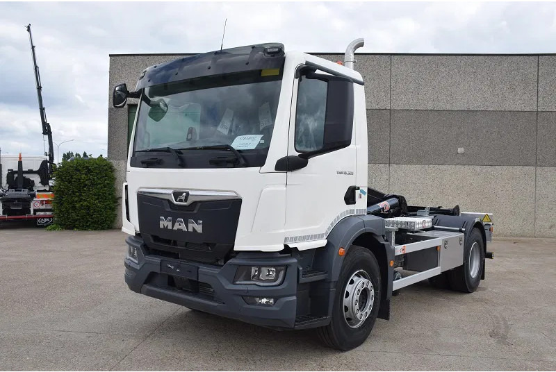 MAN TGM 18.320 - Hook lift: gambar 4 MAN TGM 18.320 - Hook lift: gambar 4