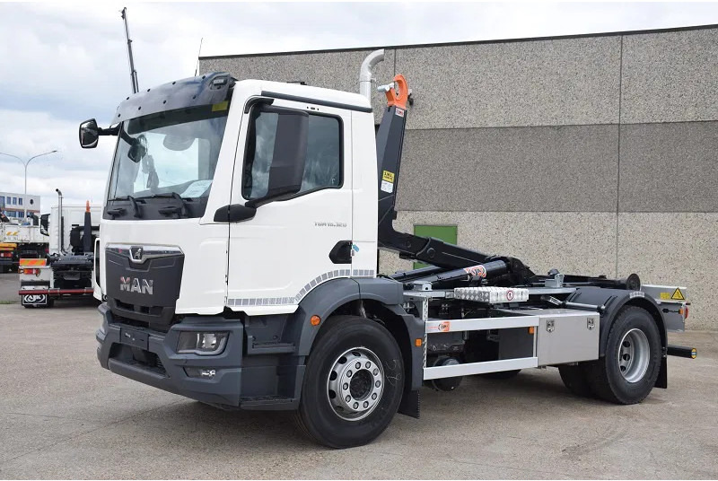 MAN TGM 18.320 - Hook lift: gambar 2 MAN TGM 18.320 - Hook lift: gambar 2