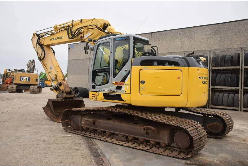 New Holland Kobelco E235B SR-LCT - Ekskavator perayap: gambar 1 New Holland Kobelco E235B SR-LCT - Ekskavator perayap: gambar 1