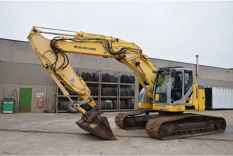 New Holland Kobelco E235B SR-LCT - Ekskavator perayap: gambar 4 New Holland Kobelco E235B SR-LCT - Ekskavator perayap: gambar 4
