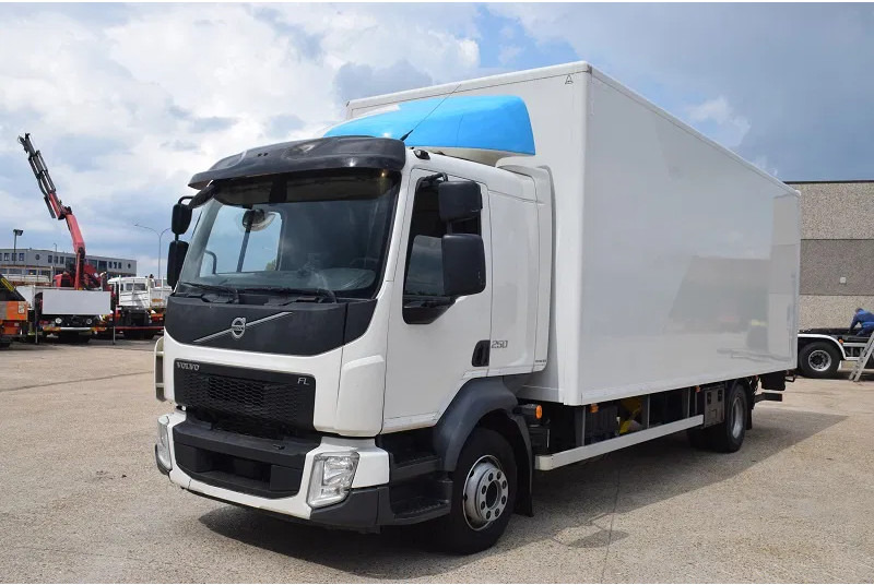 Volvo FL 250 - Truk box: gambar 2 Volvo FL 250 - Truk box: gambar 2