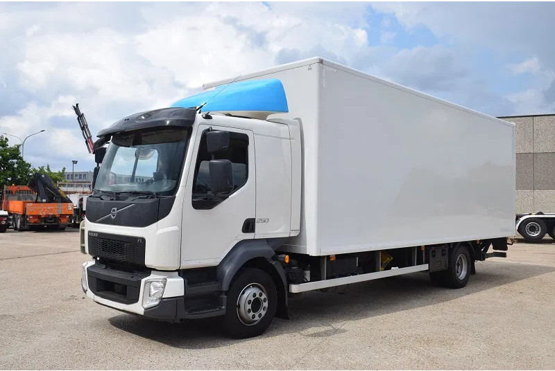 Volvo FL 250 - Truk box: gambar 1 Volvo FL 250 - Truk box: gambar 1
