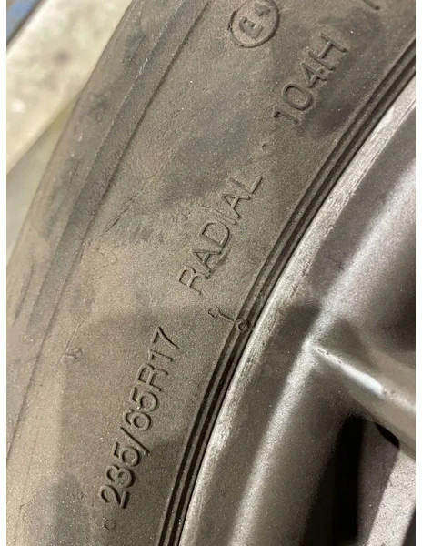 Continental Continental banden met velgen 235/65 R17 - Roda/ Ban untuk Mobil: gambar 4 Continental Continental banden met velgen 235/65 R17 - Roda/ Ban untuk Mobil: gambar 4