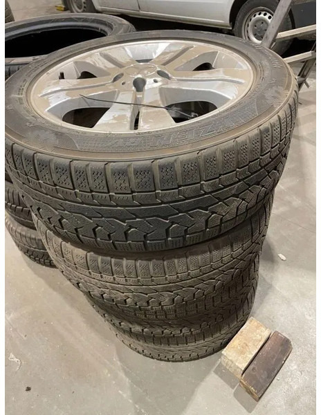Kumho Kumho banden met Mercedes velgen 255/50 R19 107V - Roda/ Ban untuk Mobil: gambar 1 Kumho Kumho banden met Mercedes velgen 255/50 R19 107V - Roda/ Ban untuk Mobil: gambar 1