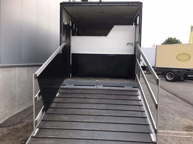 Mercedes-Benz Atego 1018 *Cruise control*Airco*Achteruitrijcamera*elektrische ruiten - Truk pengangkut kuda: gambar 3 Mercedes-Benz Atego 1018 *Cruise control*Airco*Achteruitrijcamera*elektrische ruiten - Truk pengangkut kuda: gambar 3