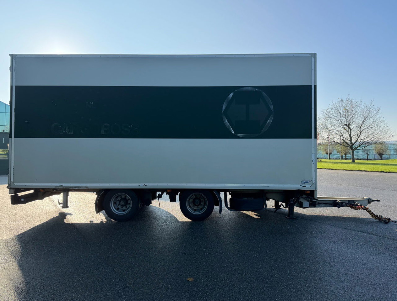 Burg VAN Beurden Isolated BOX Side Doors TRS Cooling Hydrarolls Holland-Trailer - Trailer berpendingin: gambar 5 Burg VAN Beurden Isolated BOX Side Doors TRS Cooling Hydrarolls Holland-Trailer - Trailer berpendingin: gambar 5