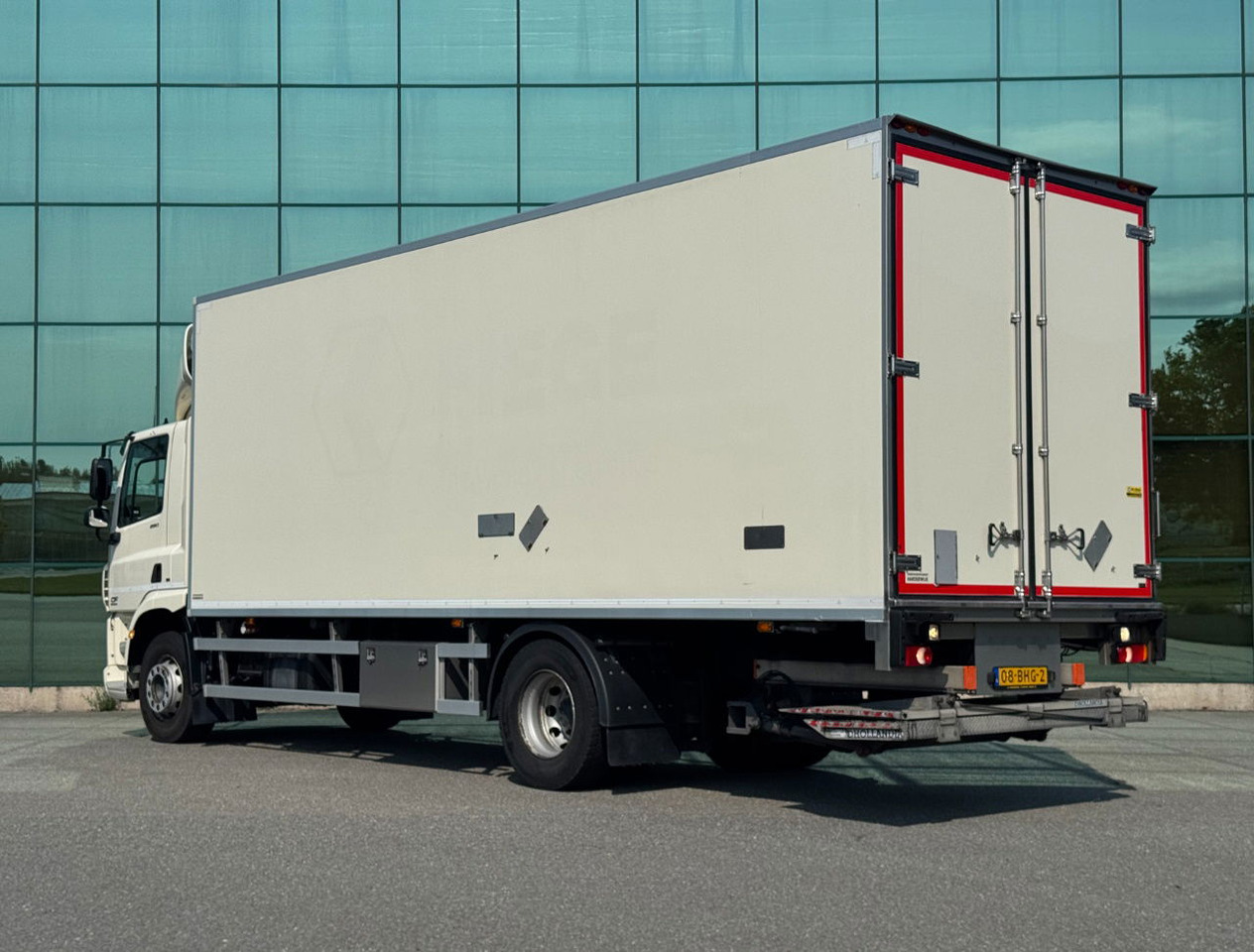 DAF CF 250 Carrier Supra 1150 Multi Temp 561.000 KM Tail Lift NL Truck - Truk berpendingin: gambar 3 DAF CF 250 Carrier Supra 1150 Multi Temp 561.000 KM Tail Lift NL Truck - Truk berpendingin: gambar 3